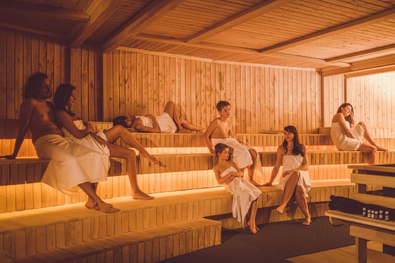 Hotel Frymburk Buitenkant foto